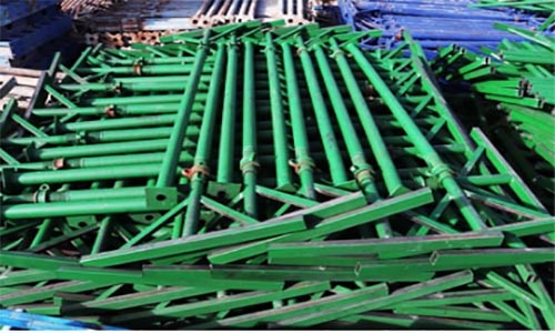     جک سقفی صلیب دار در اصفهان